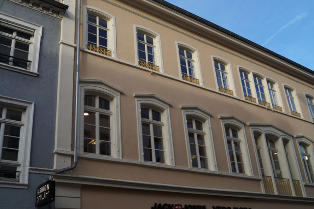 Fenster mit denkmalsgerechten Profilierungen montiert (Ug 1,3 /m²K)